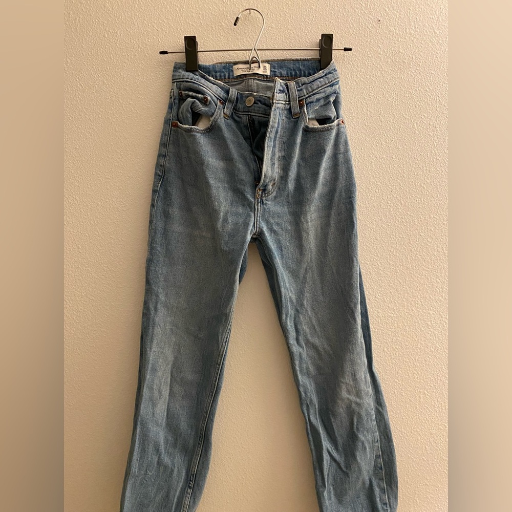Abercrombie and Fitch Ankle Straight High Rise (short)